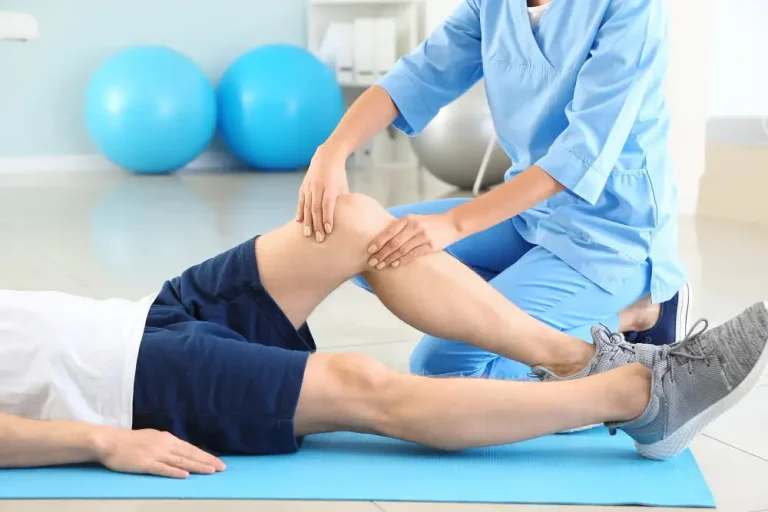 physiotherapist-working-with-male-patient-rehabilitation-center-ezgif